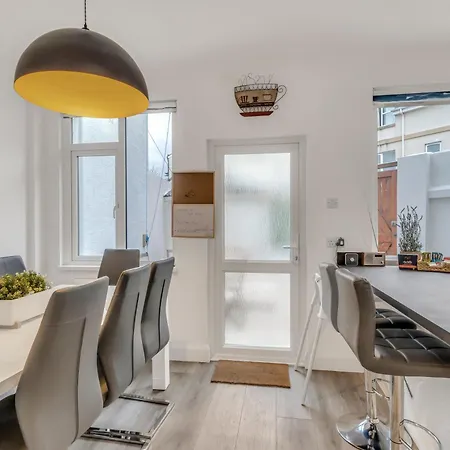 Park House - Very Spacious 4 Bed House, Games Room, Free Netflix, Close To Argyle, In The Heart Of Plymouth - Dogs Welcome - Hosted By Absolute Accommodation Plymouth Exterior photo