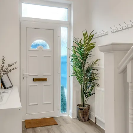 Park House - Very Spacious 4 Bed House, Games Room, Free Netflix, Close To Argyle, In The Heart Of Plymouth - Dogs Welcome - Hosted By Absolute Accommodation Plymouth Exterior photo