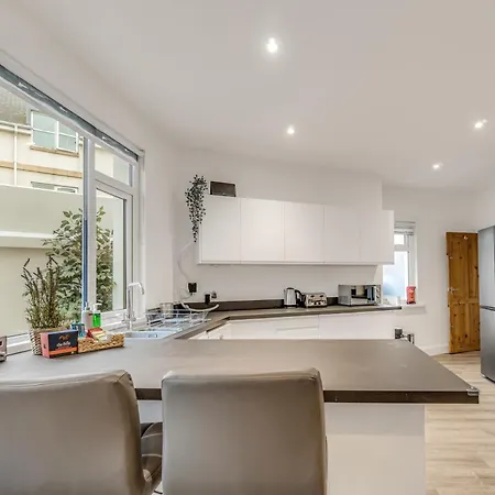 Park House - Very Spacious 4 Bed House, Games Room, Free Netflix, Close To Argyle, In The Heart Of Plymouth - Dogs Welcome - Hosted By Absolute Accommodation Plymouth Exterior photo